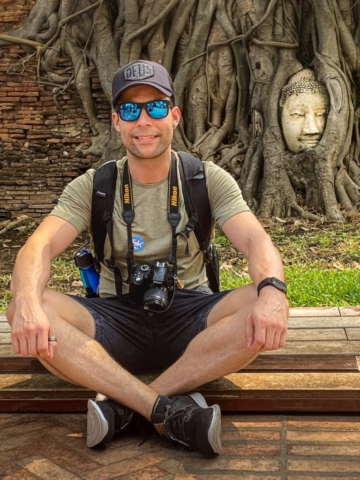 La Testa Della Statua Di Buddha Nell'albero Si Pianta Al Tempio Di Wat Mahathat